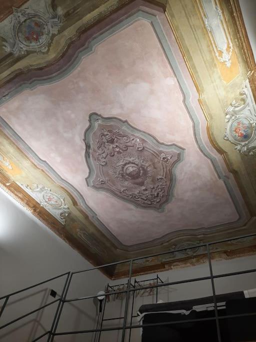 Apartment Eleven Luxury - Dimora Affrescata Del '500 A Pochi Passi Dall'acquario Genua